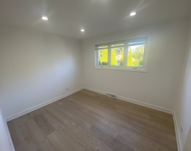 9105 Oleander Avenue - Photo Thumbnail 13