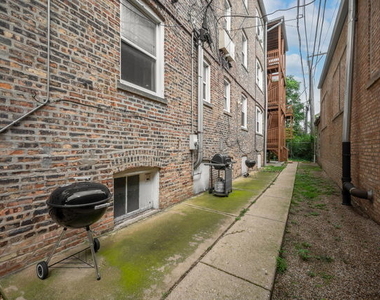 731 W Bittersweet Place - Photo Thumbnail 10