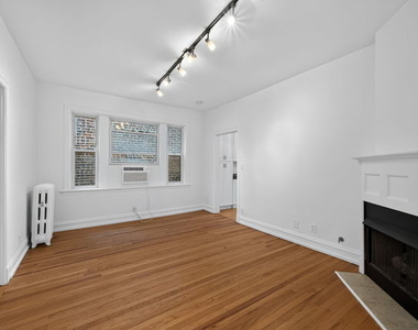 731 W Bittersweet Place - Photo Thumbnail 4
