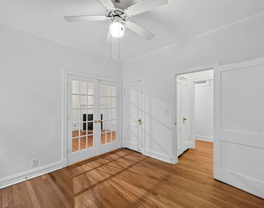 731 W Bittersweet Place - Photo Thumbnail 5