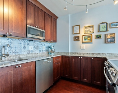 1660 N Lasalle Street - Photo Thumbnail 3
