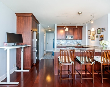 1660 N Lasalle Street - Photo Thumbnail 2