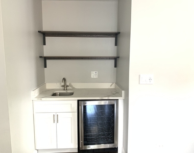 1114 N Crabtree Lane - Photo Thumbnail 3