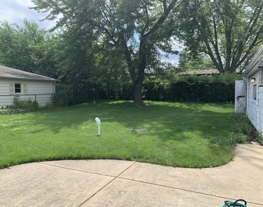1114 N Crabtree Lane - Photo Thumbnail 11
