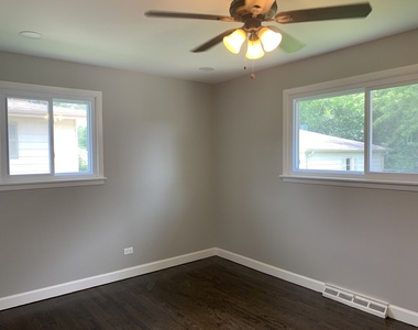 1114 N Crabtree Lane - Photo Thumbnail 7