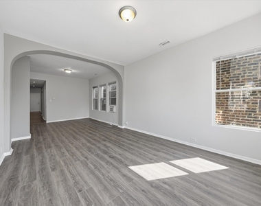 5135 S Wood Street - Photo Thumbnail 2