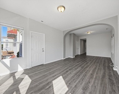 5135 S Wood Street - Photo Thumbnail 4