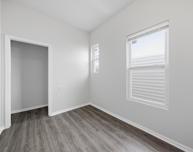 5135 S Wood Street - Photo Thumbnail 12