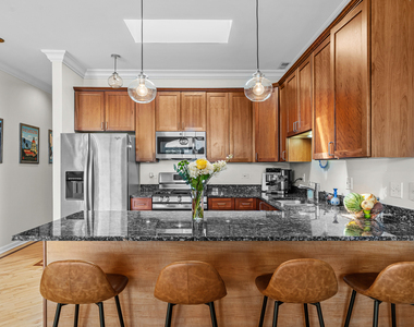 1109 W Belmont Avenue - Photo Thumbnail 8
