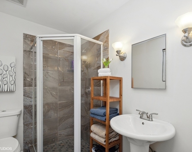 2008 W Roscoe Street - Photo Thumbnail 11