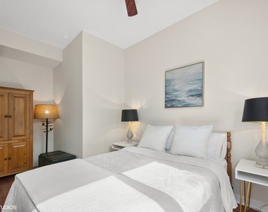 2008 W Roscoe Street - Photo Thumbnail 9