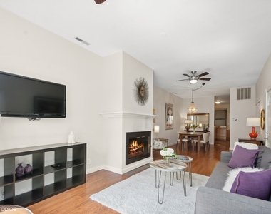 2008 W Roscoe Street - Photo Thumbnail 2