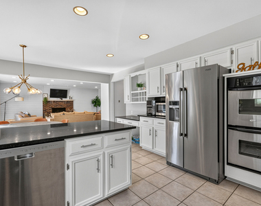 10521 Grandview Drive - Photo Thumbnail 12