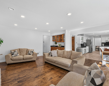 10521 Grandview Drive - Photo Thumbnail 15