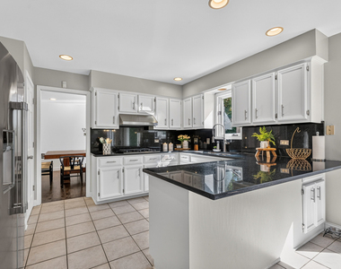 10521 Grandview Drive - Photo Thumbnail 8