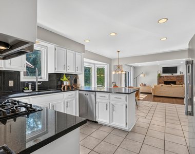 10521 Grandview Drive - Photo Thumbnail 11