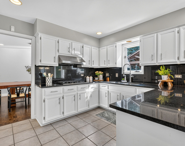 10521 Grandview Drive - Photo Thumbnail 9