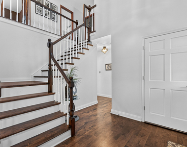 10521 Grandview Drive - Photo Thumbnail 2