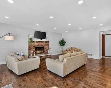 10521 Grandview Drive - Photo Thumbnail 16