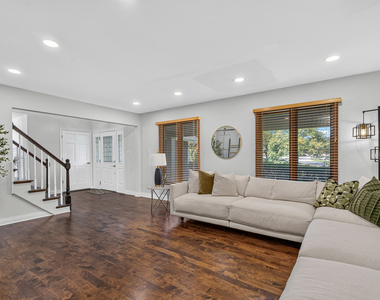 10521 Grandview Drive - Photo Thumbnail 5