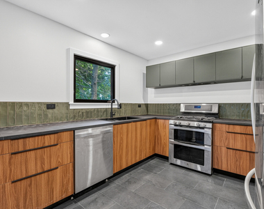 1622 Dempster Street - Photo Thumbnail 4
