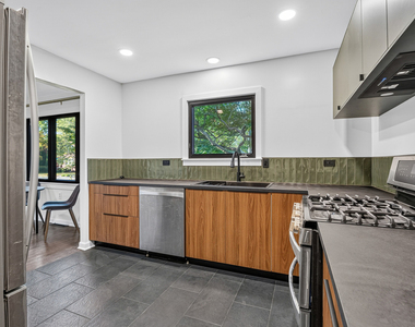 1622 Dempster Street - Photo Thumbnail 3