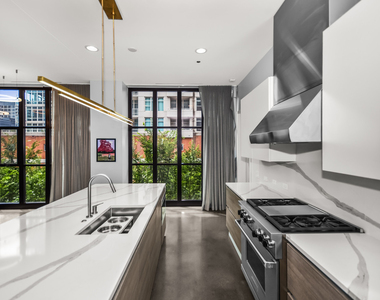 900 W Washington Boulevard - Photo Thumbnail 2