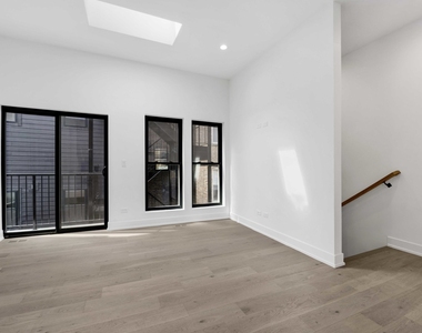 3641 N Wilton Avenue - Photo Thumbnail 7