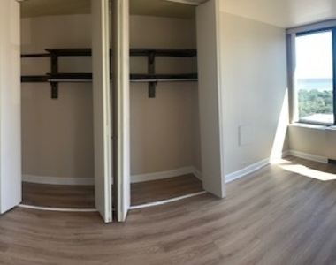 1560 N Sandburg Terrace - Photo Thumbnail 3