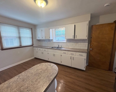 2508 S 11th Avenue - Photo Thumbnail 5