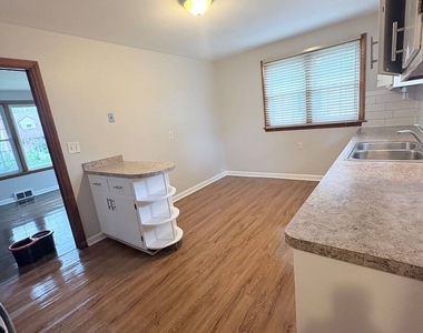 2508 S 11th Avenue - Photo Thumbnail 6