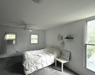 18017 Sayre Avenue - Photo Thumbnail 5