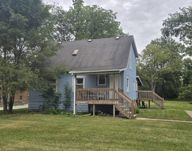 18017 Sayre Avenue - Photo Thumbnail 4