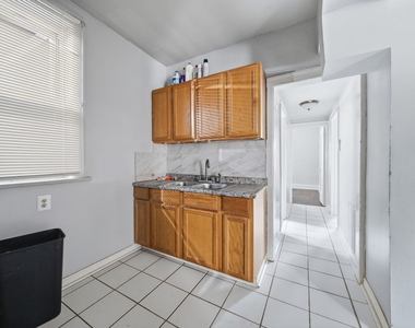 7913 S Laflin Street - Photo Thumbnail 12