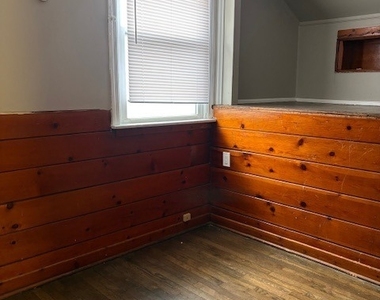 16919 Wood Street - Photo Thumbnail 4