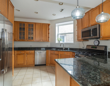 2734 W Argyle Street - Photo Thumbnail 6