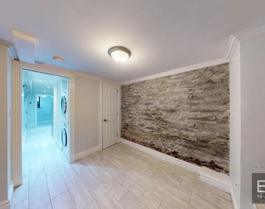 345 West 53rd Street - Photo Thumbnail 2