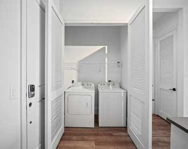 1508 Blodgett Street - Photo Thumbnail 8