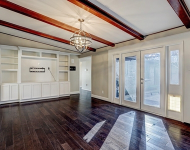 2202 Robinhood - Photo Thumbnail 3