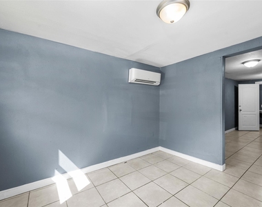 2631 Oakcliff Street - Photo Thumbnail 6