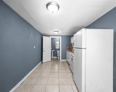 2631 Oakcliff Street - Photo Thumbnail 5