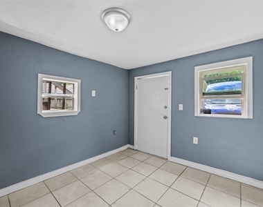 2631 Oakcliff Street - Photo Thumbnail 7