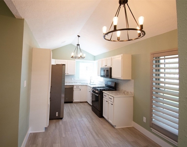 518 S Masonic Street - Photo Thumbnail 4