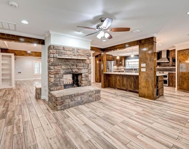 4026 Drummond Street - Photo Thumbnail 10