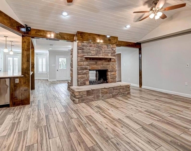 4026 Drummond Street - Photo Thumbnail 9