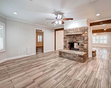 4026 Drummond Street - Photo Thumbnail 16