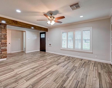 4026 Drummond Street - Photo Thumbnail 19