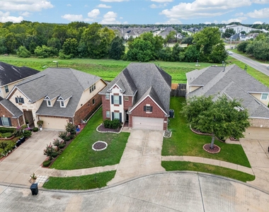 8806 Willow Wind Lane - Photo Thumbnail 2