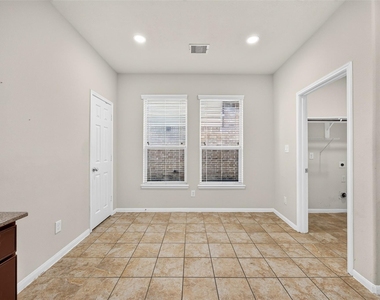 8806 Willow Wind Lane - Photo Thumbnail 23