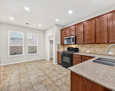 8806 Willow Wind Lane - Photo Thumbnail 18